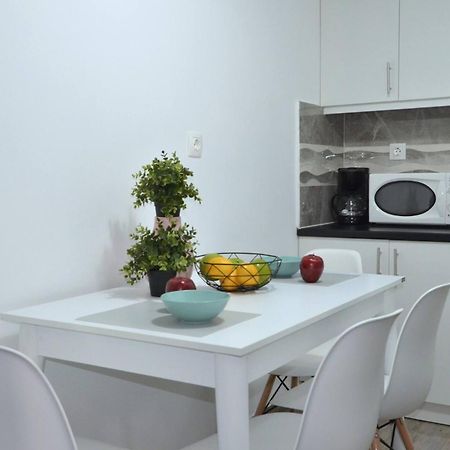 A Spacious Minimal Apatment At Chalandri Atene Esterno foto